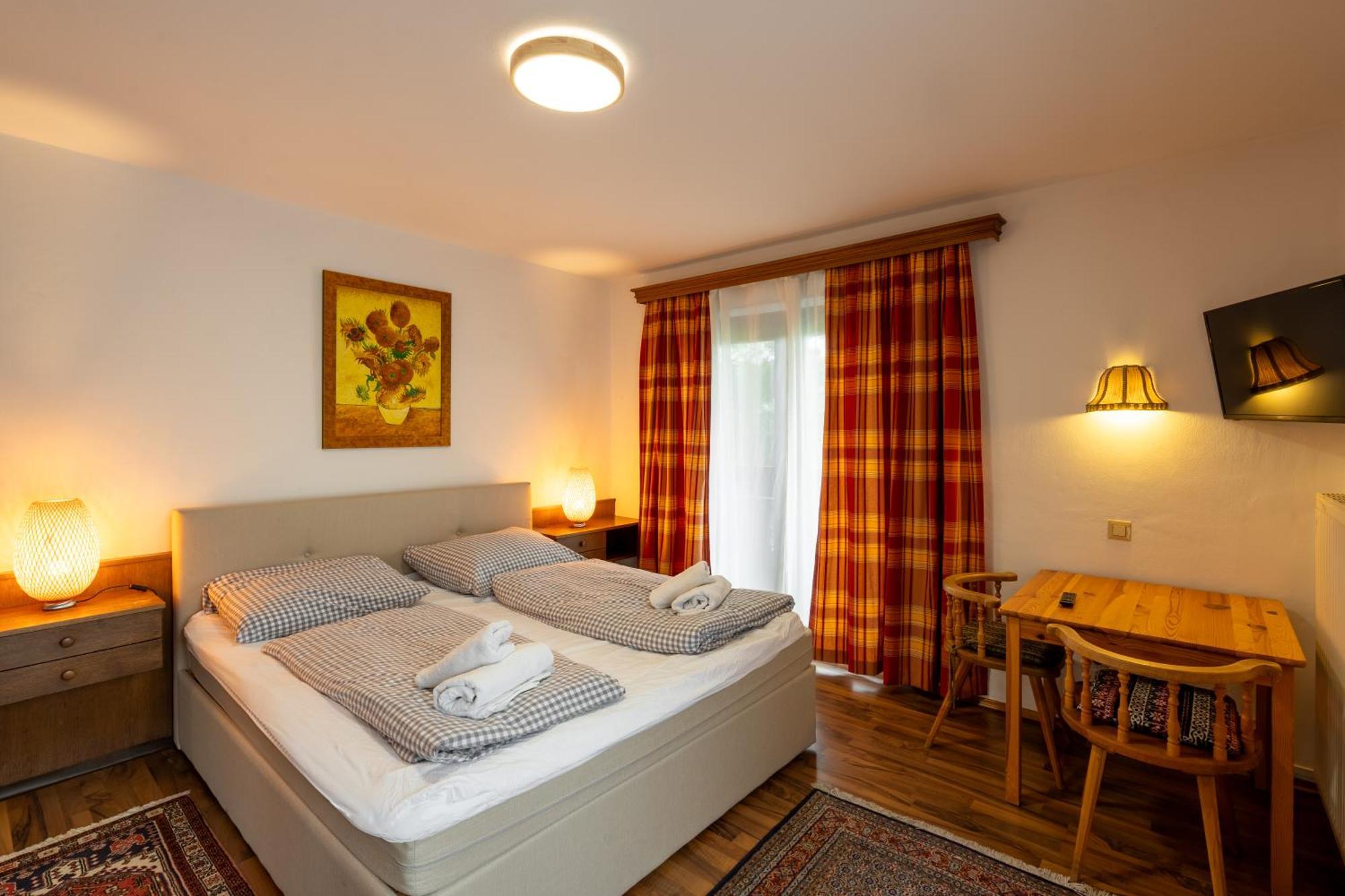 Familienappartement Mit Balkon *